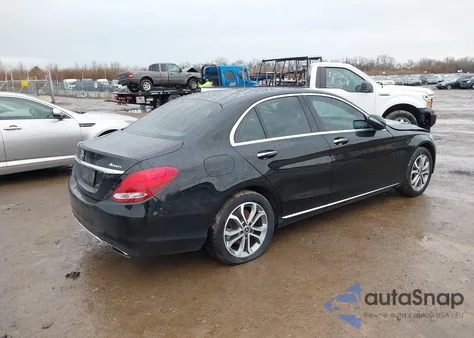 2017 Mercedes-Benz C 300 4Matic z USA, uszkodzony, nr VIN 55SWF4KB9HU223907